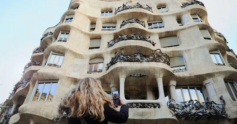 La Pedrera Private Tour with Casa Batlló Ticket